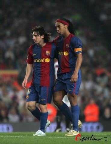 巴萨前高管：皇马就像校霸，只敢狂扁小朋友，碰到强的就缩了（巴萨前高管：皇马像校园恶霸，只会欺负弱小，遇到强者就怂）