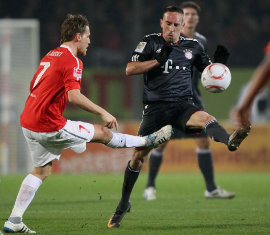 意甲战报：扎尼奥洛破门，2人染红，乌迪内斯2-0帕尔马（意甲战况：扎尼奥洛建功，乌迪内斯2-0击败帕尔马，2人被罚下）