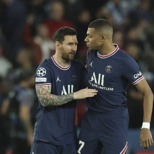 欧洲五大联赛今晚开打5场，比分精准预测，狼队VS曼联这场不简单（欧洲五大联赛今夜5场开球，精准比分预测：狼队VS曼联悬念十足）