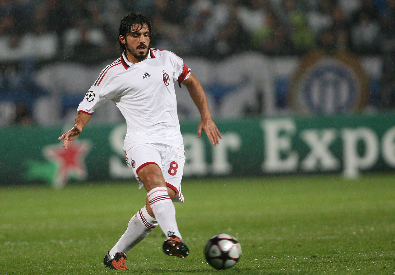 亚泰官方：对刘议阳实施“三停”；此前他被女友控诉出轨、裸聊（长春亚泰官宣对刘议阳执行“三停”，其此前遭女友指控出轨与裸聊）