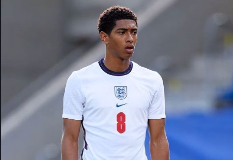 群雄争霸，意甲连续第二年至少4支排名前列的球队相差2分以内（意甲群雄并起：连续两季至少四支前列球队分差在2分内）