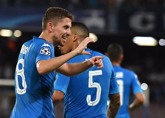 中国乒乓球队在关键战中被法国新星勒布伦逆转，展现技术与心理博弈，国乒面临严峻挑战。（关键一役，国乒遭法国新星勒布伦逆转：技战术与心理博弈凸显，挑战空前严峻）