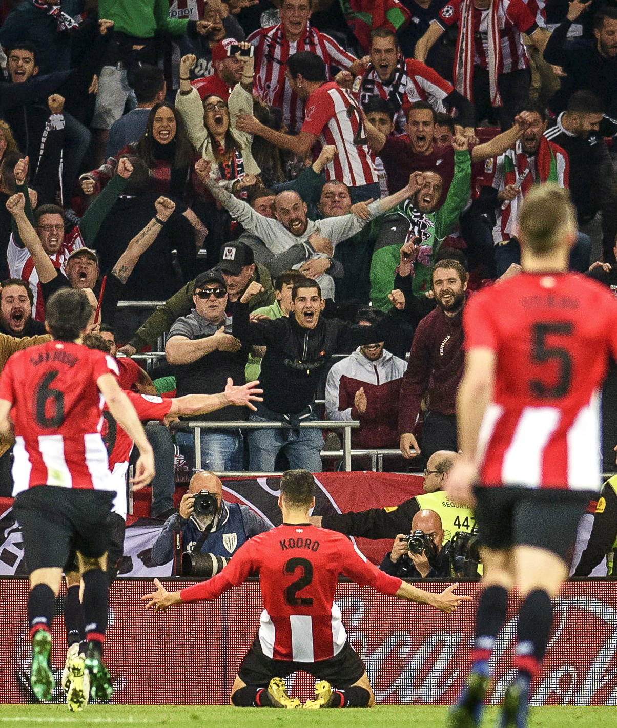 重返国家队？巴媒：库蒂尼奥已经入选巴西国家队11月初选名单（巴媒：库蒂尼奥入围巴西队11月初选，或将重返国家队）