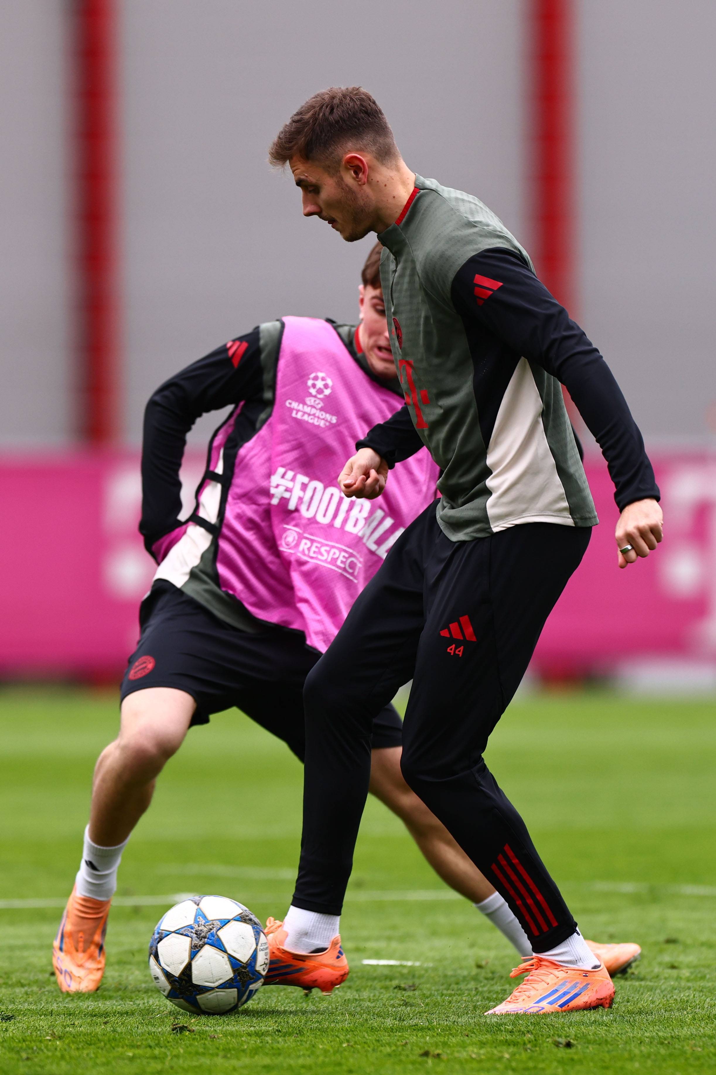 记者：道格拉斯-路易斯不愿加盟费内巴切，更愿意重返英超（记者：道格拉斯-路易斯无意去费内巴切，更倾向回归英超）