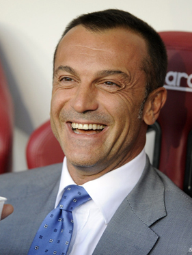 斯卢茨基：遗憾连续两年错失冠军，我们有时只能用2-3名外援（斯卢茨基：连续两季无缘桂冠成憾，球队一度仅能上2-3名外援）