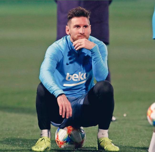 沪媒：中超颁奖金哨难服众，MVP给非前3球队球员亦有争议（沪媒：中超金哨评选难服众，MVP落在非前三球队再掀争议）